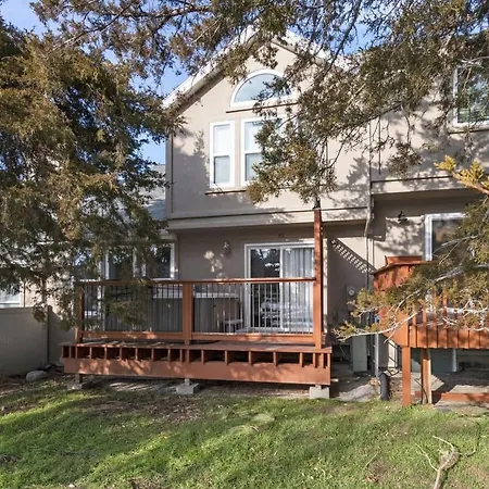Lovely 4 Bdr Home With Private Hot Tub Near Trails